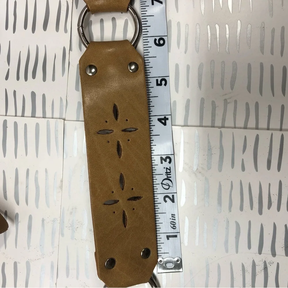 Camel belt buckle